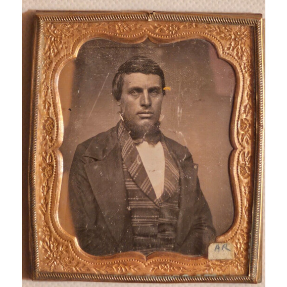 1/6th Plate Daguerreotype Of A Man - Picture 1 of 4